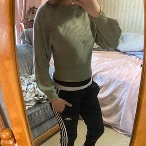 Green cropped hoodie